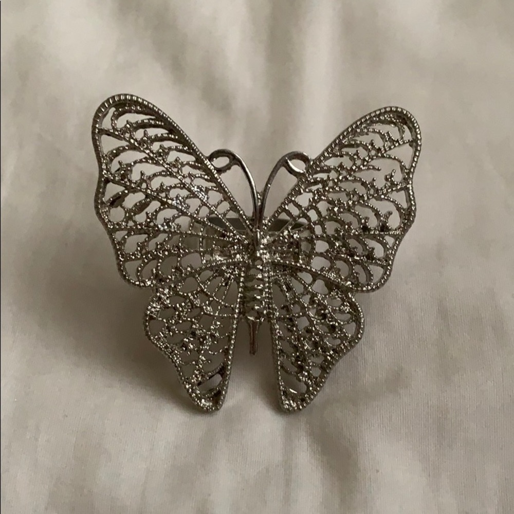 Butterfly ring